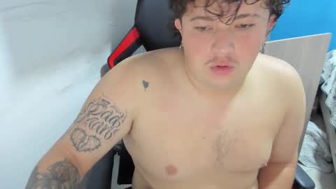 Snapshot of onewhiteboichub chatting on September 26, 2025, 3:38 pm Andres INDEPENDENT MODEL online show from September 26, 2025, 3:38 pm