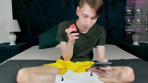 Snapshot of only_eric chatting on November 10, 2025, 8:02 am Erick online show from November 10, 2025, 8:02 am