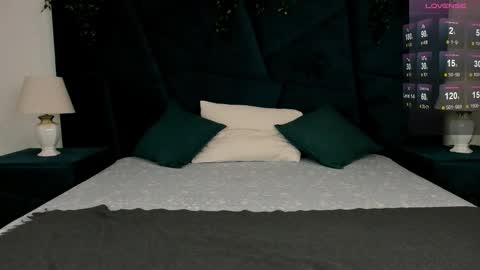 Snapshot of only_eric chatting on November 24, 2025, 6:02 am Erick online show from November 24, 2025, 6:02 am