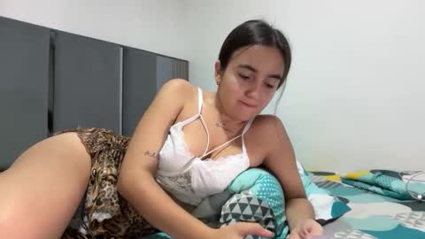 PAREJA LATINA JOVEN MUY CACHONDOS online show from April 2, 2026, 1:25 am