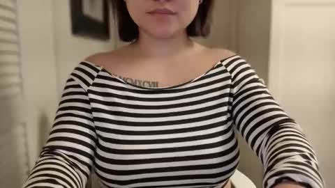 Snapshot of oohhellothere chatting on February 26, 2026, 11:20 am Miss Girly online show from February 26, 2026, 11:20 am