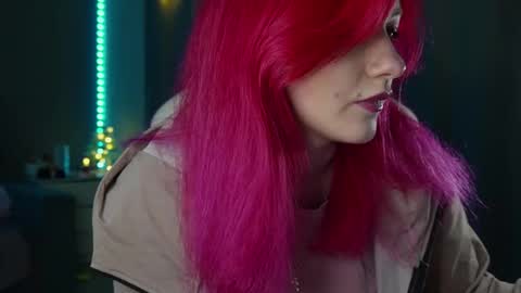 Hannah online show from December 17, 2025, 6:47 pm