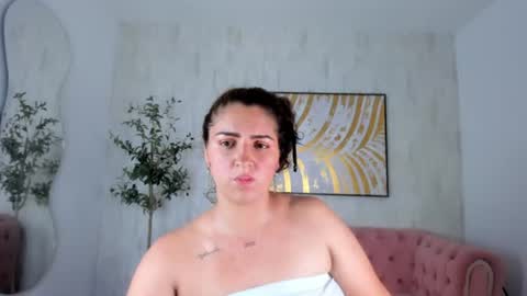 Ofelia Mara online show from June 25, 2026, 5:12 am