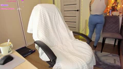 Ophelia online show from December 3, 2025, 9:07 am