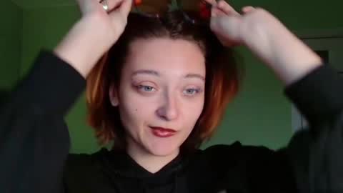 Melani  online show from November 21, 2025, 10:25 am