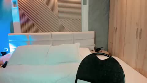 oriana savatil online show from April 11, 2026, 7:45 am