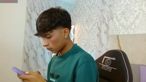 osamu_tay online show from April 12, 2026, 3:00 am