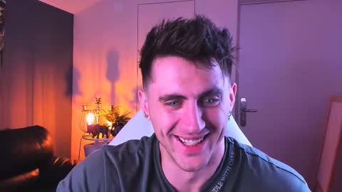 Oscar online show from October 3, 2025, 9:23 pm