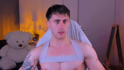 Oscar online show from November 13, 2025, 9:47 pm