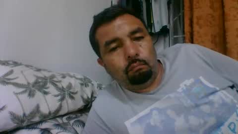 oscarjhe3512 online show from February 15, 2026, 2:19 am