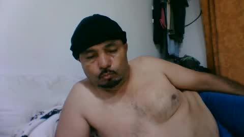 oscarjhe3512 online show from April 12, 2026, 3:00 am