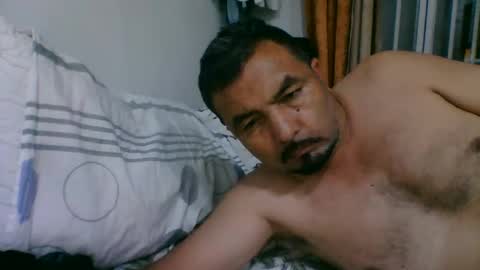 oscarjhe3512 online show from April 19, 2026, 2:00 am