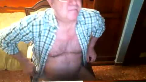 Snapshot of oscarw chatting on December 29, 2024, 5:44 pm Oscar online show from December 29, 2024, 5:44 pm