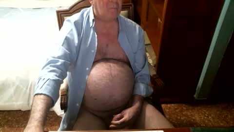 Snapshot of oscarw chatting on November 25, 2025, 5:35 pm Oscar online show from November 25, 2025, 5:35 pm