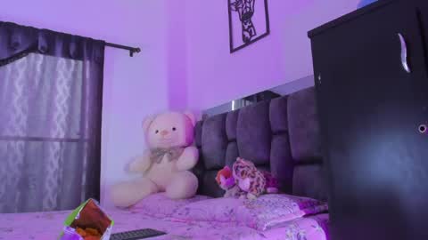 vella online show from April 14, 2026, 6:03 pm