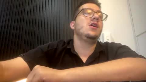 Snapshot of osomalicioso chatting on October 19, 2025, 9:54 am juan online show from October 19, 2025, 9:54 am