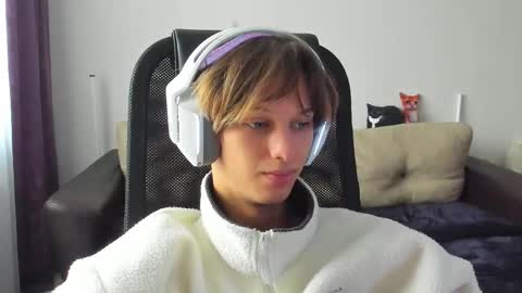 Ostin online show from September 29, 2025, 5:23 am