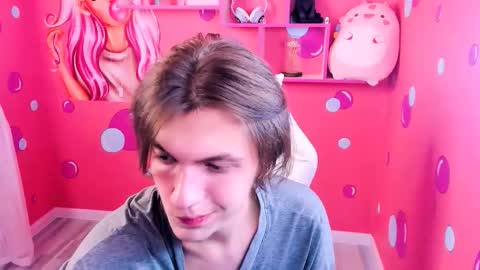 Snapshot of otto_williams chatting on September 17, 2025, 3:46 pm Otto online show from September 17, 2025, 3:46 pm