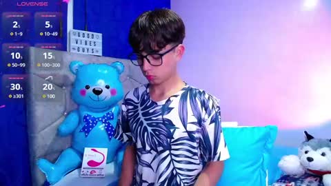 Owen  Independent model  online show from December 2, 2024, 5:59 am