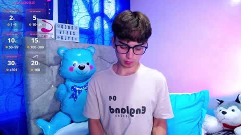 Owen  Independent model  online show from December 4, 2024, 9:13 pm