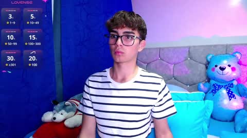 Owen  Independent model  online show from February 4, 2025, 6:04 am