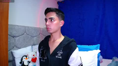 Owen  Independent model  online show from September 14, 2025, 9:14 pm