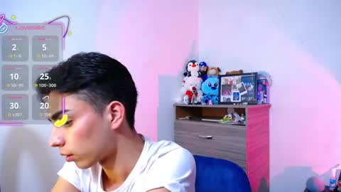 Owen  Independent model  online show from November 19, 2025, 6:41 pm