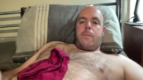 Owen2022 online show from April 7, 2026, 6:25 am