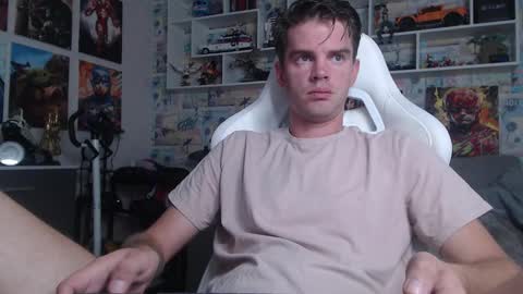 Snapshot of oxmikexo chatting on September 15, 2025, 10:48 am Mike online show from September 15, 2025, 10:48 am