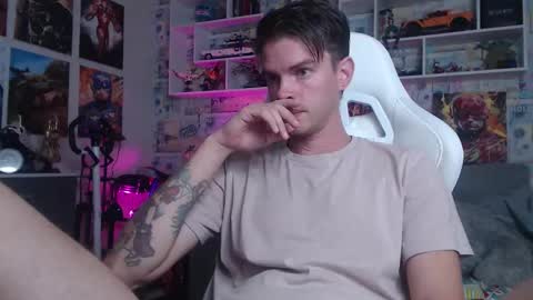 Snapshot of oxmikexo chatting on September 22, 2025, 11:01 am Mike online show from September 22, 2025, 11:01 am