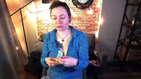 Snapshot of ozalin_green chatting on October 14, 2025, 6:03 am ozalin_green online show from October 14, 2025, 6:03 am