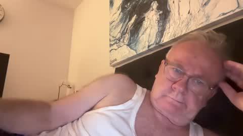 ozhairybearxxxx online show from December 9, 2024, 10:32 am