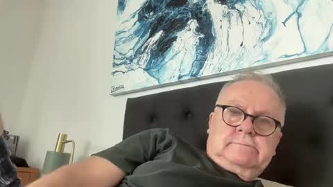 ozhairybearxxxx online show from February 19, 2026, 12:50 am