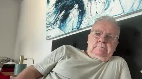 ozhairybearxxxx online show from May 20, 2026, 3:45 am