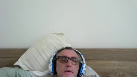 Snapshot of ozzie_male77 chatting on October 25, 2025, 2:08 am Brian online show from October 25, 2025, 2:08 am