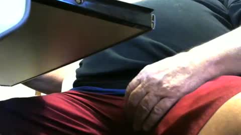 ozzienuts21153 online show from December 2, 2025, 8:52 am