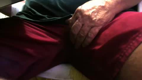 ozzienuts21153 online show from March 2, 2026, 8:54 am