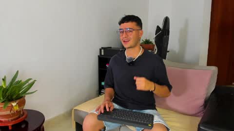 Snapshot of p_jhon chatting on April 26, 2026, 10:40 pm P online show from April 26, 2026, 10:40 pm