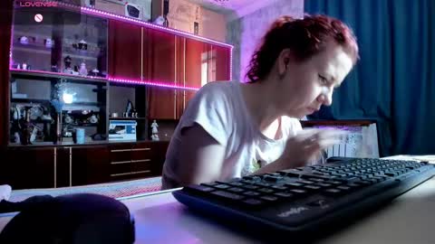 Ella online show from March 10, 2025, 7:53 am