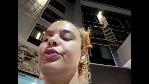 paidqueenbella online show from October 18, 2025, 5:21 am