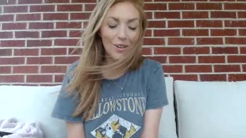 Snapshot of paigewhispers21 chatting on April 12, 2026, 4:12 pm paigewhispers21 online show from April 12, 2026, 4:12 pm