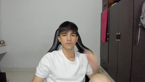Snapshot of pakun_ chatting on December 4, 2024, 11:57 pm pakun_ online show from December 4, 2024, 11:57 pm