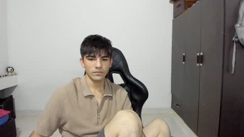 Snapshot of pakun_ chatting on December 17, 2024, 12:01 am pakun_ online show from December 17, 2024, 12:01 am