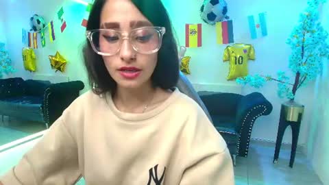 Snapshot of palmer__foxx chatting on June 27, 2026, 12:33 pm Palmer online show from June 27, 2026, 12:33 pm