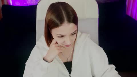 Snapshot of pambeeslyy chatting on October 1, 2025, 8:42 am Pam online show from October 1, 2025, 8:42 am