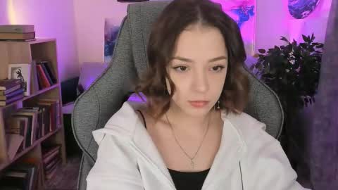 Snapshot of pambeeslyy chatting on January 9, 2026, 8:28 am Pam online show from January 9, 2026, 8:28 am