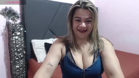pamela_echeverria online show from January 10, 2026, 11:23 am