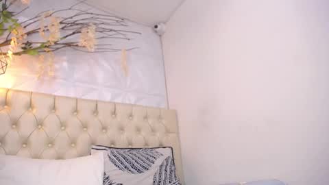 Pamela online show from December 19, 2025, 2:35 pm