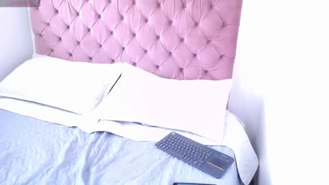 PamelaEvans   online show from February 26, 2025, 4:14 pm