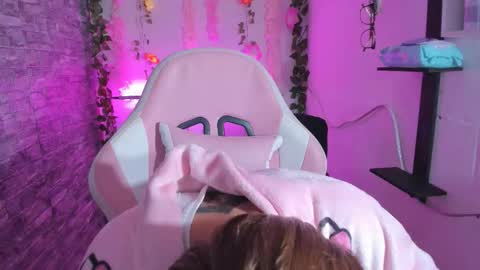 pamelajhonsom online show from November 5, 2025, 3:17 am